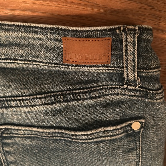 Judy Blue 88262 Light Wash High Waist Relaxed Fit Jeans Size 11/30 - Picture 5 of 7